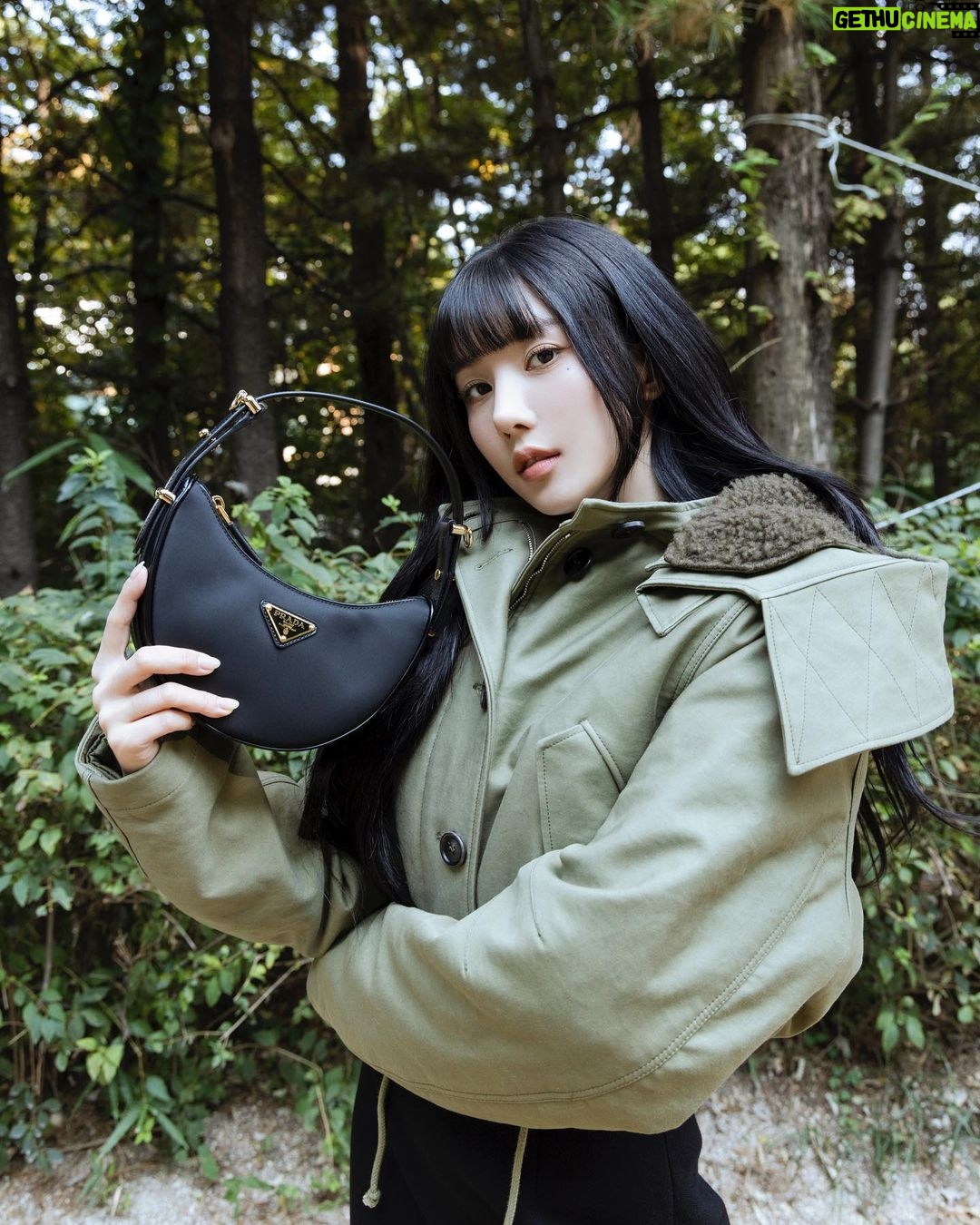 Kwon Eun-bi Instagram - 🖤 ⠀ @prada #PradaArque #PradaFW23 #ad