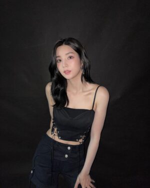 Kwon Eun-bi Instagram - 첫주 끝🐱🖤