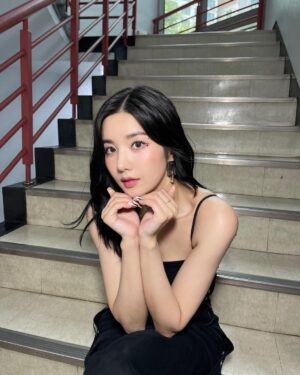 Kwon Eun-bi Instagram - 첫주 끝🐱🖤