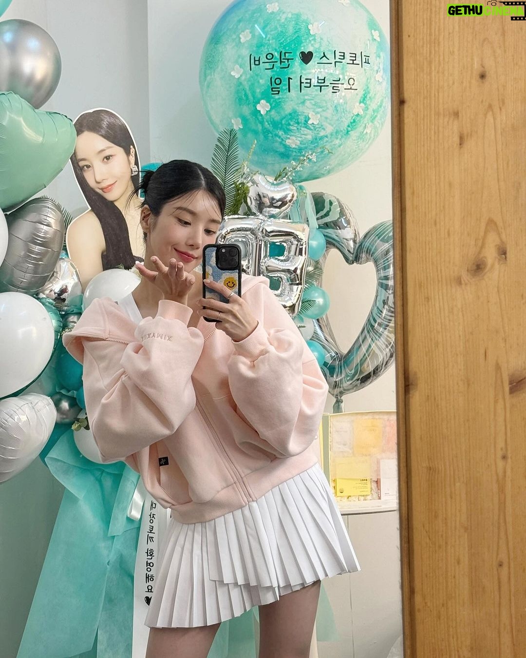 Kwon Eun-bi Instagram - 약사 설계로 믿고 먹을 수 있는 건강기능식품 브랜드 피토틱스와 함께하게 되었습니다.♥️ 은비와 함께 매일 건강한 일상을 보내길 응원해요! @phytotics ⠀ #권은비다이어트 #권은비유산균 #팍시다이어트 #피토틱스옐로우