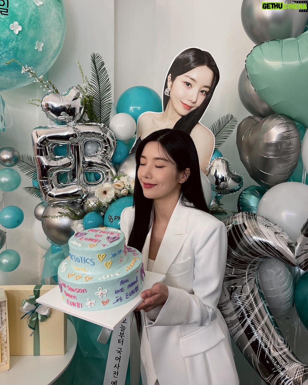 Kwon Eun-bi Instagram - 약사 설계로 믿고 먹을 수 있는 건강기능식품 브랜드 피토틱스와 함께하게 되었습니다.♥️ 은비와 함께 매일 건강한 일상을 보내길 응원해요! @phytotics ⠀ #권은비다이어트 #권은비유산균 #팍시다이어트 #피토틱스옐로우