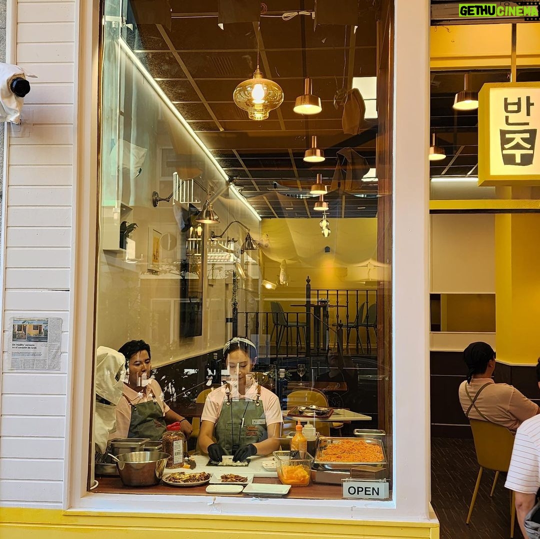 Kwon Yu-ri Instagram - 오늘도 장사천재 백사장 📺 🍳👩🏻🍳