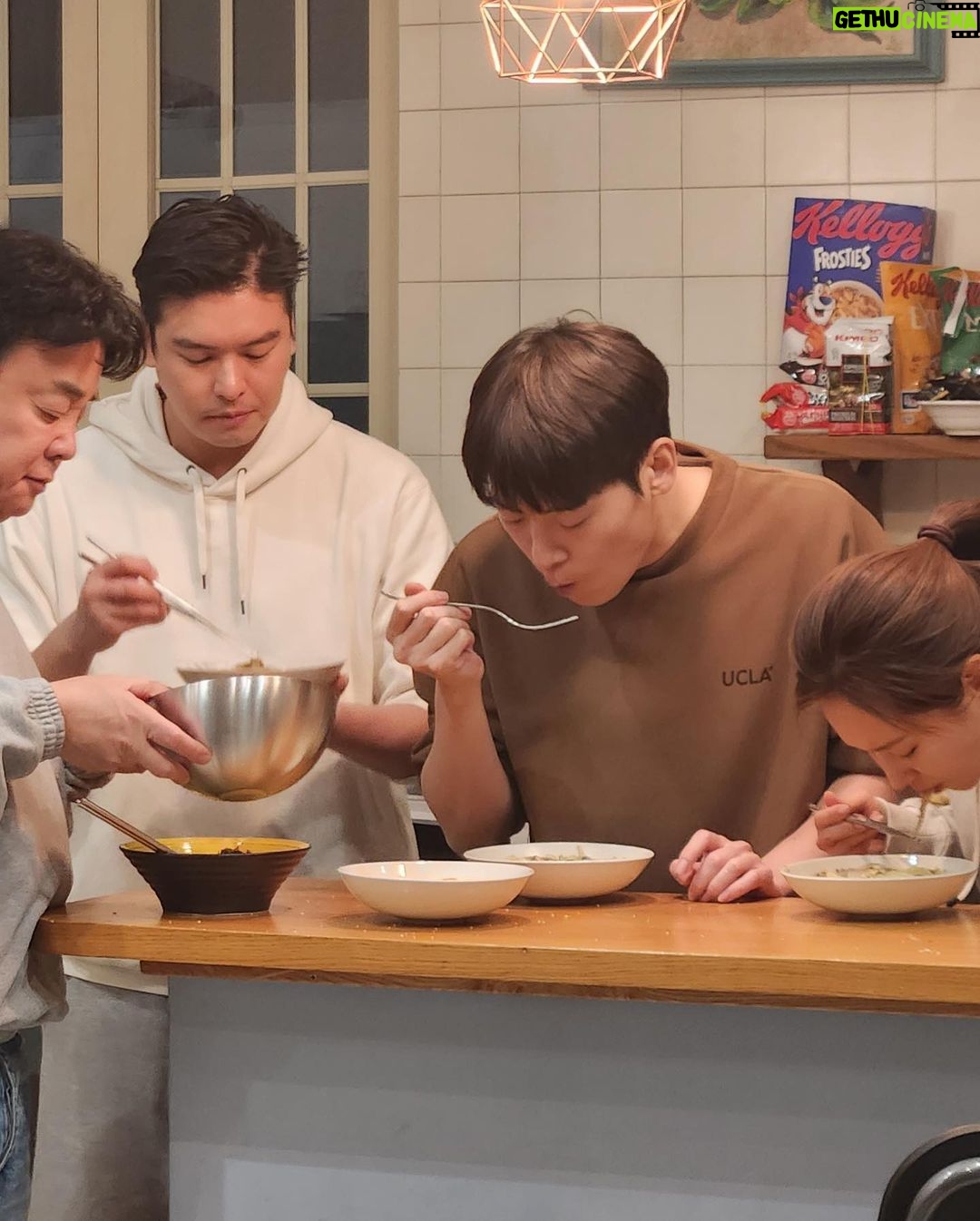 Kwon Yu-ri Instagram - 수고하셨습니다 장사천재백사장 + 파비오+시모네 🍳👩🏻🍳👨🏻🍳