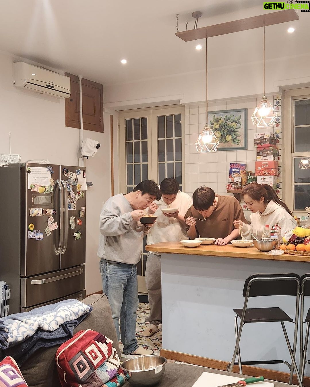 Kwon Yu-ri Instagram - 수고하셨습니다 장사천재백사장 + 파비오+시모네 🍳👩🏻🍳👨🏻🍳