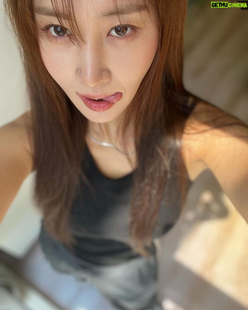 Kwon Yu-ri Instagram - 😎📻