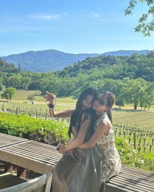 Kwon Yu-ri Instagram - 🍇 🍷