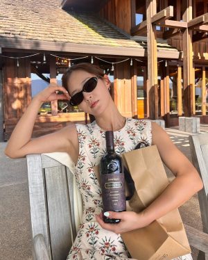 Kwon Yu-ri Instagram - 🍇 🍷