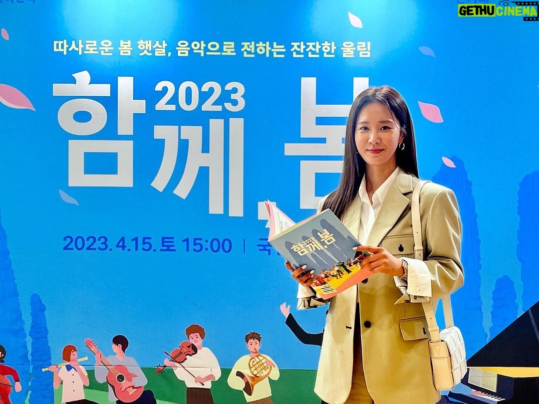 Kwon Yu-ri Instagram - @beautifulmind_charity 뷰티플마인드 오케스트라🌸 장애가 있거나 소외계층의 청소년 단원들로 구성된 뷰티풀마인드 오케스트라의 아름다운 하모니를 듣고 있다보니 .. 연주로 세상과 소통하고 새로운 도전을 하고있는 단원들의 마음의소리 마음의템포가 제 가슴까지 따듯하게 울려왔어요 고맙습니다 🎹🎻🪘🥁🎺🎷🎼🎶 국립극장 해오름극장 (National Theater of Korea - Main hall Hae)