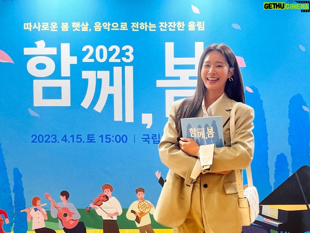 Kwon Yu-ri Instagram - @beautifulmind_charity 뷰티플마인드 오케스트라🌸 장애가 있거나 소외계층의 청소년 단원들로 구성된 뷰티풀마인드 오케스트라의 아름다운 하모니를 듣고 있다보니 .. 연주로 세상과 소통하고 새로운 도전을 하고있는 단원들의 마음의소리 마음의템포가 제 가슴까지 따듯하게 울려왔어요 고맙습니다 🎹🎻🪘🥁🎺🎷🎼🎶 국립극장 해오름극장 (National Theater of Korea - Main hall Hae)