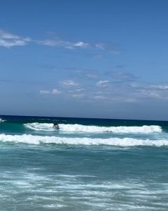 Kwon Yu-ri Instagram - 🌊♥️🏄‍♀️ #🤦🏻‍♀️