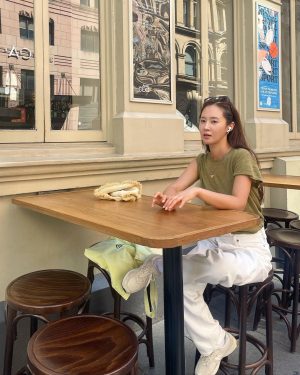 Kwon Yu-ri Instagram - 🚶‍♀️