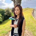 Kwon Yu-ri Instagram - 테일러메이드의 엠버서더가 되었어요💙 테일러메이드의 스텔스 글로리와 함께하는 2023 라운딩은 정말 즐거울것같아요 올해는 버디 좀 .. 많이해보자 권유리⛳️ 민트컬러가 제일 좋아하는 컬러인데스텔스 글로리는 포인트컬러가 민트라서 클럽을 잡을때마다 기분까지 좋아지더라구요 ‘◡’ 컬러 때문인지 클럽이 손에 너무 잘 붙어있는 느낌은 나만 느끼는건지요?! 2023년 테일러메이드 스텔스글로리와함께 good shot 해볼께요🏌🏻‍♀️ #테일러메이드 #스텔스글로리 #테일러메이드앰배서더 #taylormade @taylormadegolf_korea