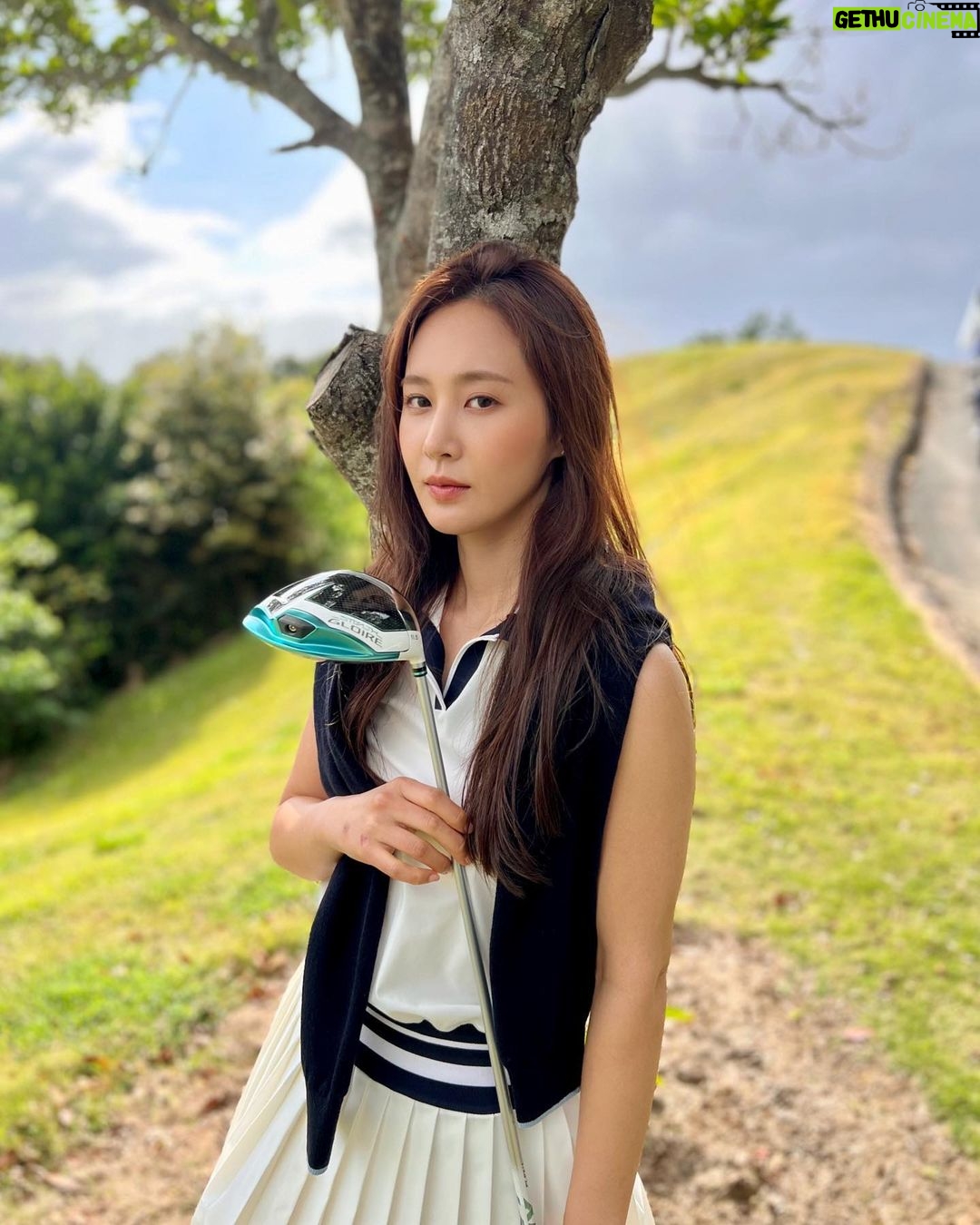 Kwon Yu-ri Instagram - 테일러메이드의 엠버서더가 되었어요💙 테일러메이드의 스텔스 글로리와 함께하는 2023 라운딩은 정말 즐거울것같아요 올해는 버디 좀 .. 많이해보자 권유리⛳️ 민트컬러가 제일 좋아하는 컬러인데스텔스 글로리는 포인트컬러가 민트라서 클럽을 잡을때마다 기분까지 좋아지더라구요 ‘◡’ 컬러 때문인지 클럽이 손에 너무 잘 붙어있는 느낌은 나만 느끼는건지요?! 2023년 테일러메이드 스텔스글로리와함께 good shot 해볼께요🏌🏻♀️ #테일러메이드 #스텔스글로리 #테일러메이드앰배서더 #taylormade @taylormadegolf_korea