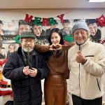Kwon Yu-ri Instagram - 시간이 흐르면 흐를수록 선생님의 위대함을 느낍니다. 큰 선생님들의 모습 존재 그 자체가 감동이고 배움입니다. 매번 큰 울림을 주셔서 감사합니다 건강하셔요 쌤 🫶🏻 설 맞이 세배를 드렸다 세뱃돈을 주셨다 코팅해야지 #고도를기다리며