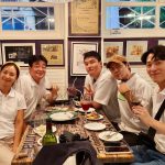 Kwon Yu-ri Instagram - 우리 장사천재백사장님 그리고 우리직원분들 모두 고생 많으셨습니다🍽️🍷 이탈리아, 스페인까지 장사하다보니 벌써 일년이 후딱지나가버렸네요 덕분에 인생 잊지 못할 경험과 배움을 얻어갑니다 일본 팬미팅 일정때문에 끝까지 함께 하지 못해 무거운발걸음에 아쉬운마음이 누구보다 컸지만 .. 🥲 더 훌륭하게 자리를 채워준 우리 파브리 효연 에릭이 까지 고맙습니다 👏🏻 마지막까지 장사천재백사장 응원해주셔서 감사합니다 장사천재 백사장 만세 #백종원#이장우#존박#이규형#권유리#효연#파브리#에릭#꼬로#오슈아#장사천재백사장