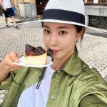 Kwon Yu-ri Instagram - 우리 장사천재백사장님 그리고 우리직원분들 모두 고생 많으셨습니다🍽️🍷 이탈리아, 스페인까지 장사하다보니 벌써 일년이 후딱지나가버렸네요 덕분에 인생 잊지 못할 경험과 배움을 얻어갑니다 일본 팬미팅 일정때문에 끝까지 함께 하지 못해 무거운발걸음에 아쉬운마음이 누구보다 컸지만 .. 🥲 더 훌륭하게 자리를 채워준 우리 파브리 효연 에릭이 까지 고맙습니다 👏🏻 마지막까지 장사천재백사장 응원해주셔서 감사합니다 장사천재 백사장 만세 #백종원#이장우#존박#이규형#권유리#효연#파브리#에릭#꼬로#오슈아#장사천재백사장