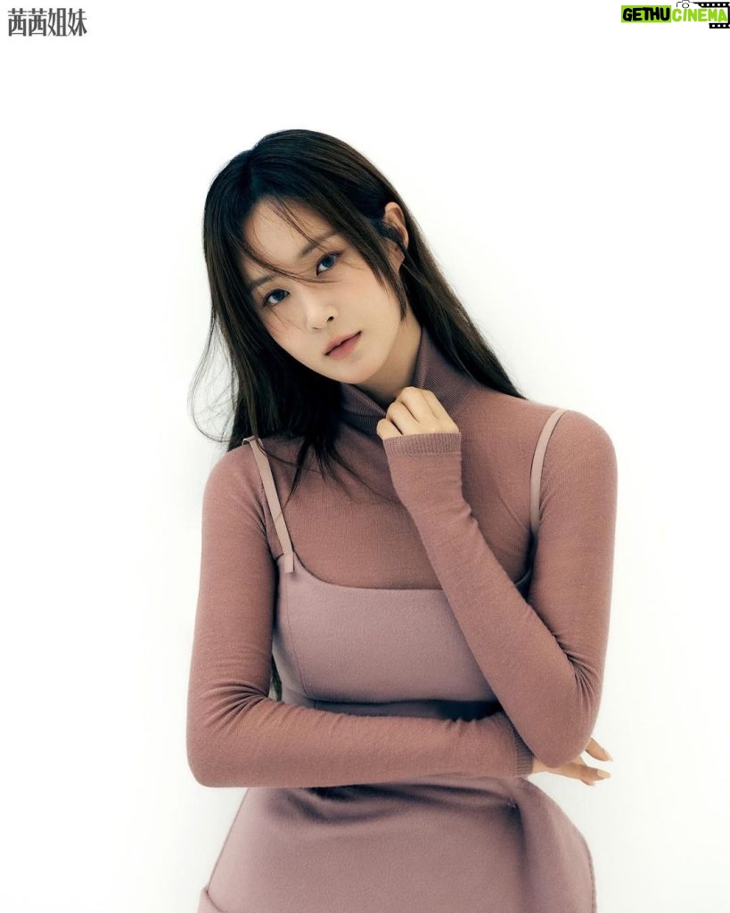 Kwon Yu-ri Instagram - 2023 🎄🎁🎅🏻 해피 성탄절 보내