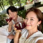 Kwon Yu-ri Instagram - 우리 장사천재백사장님 그리고 우리직원분들 모두 고생 많으셨습니다🍽️🍷 이탈리아, 스페인까지 장사하다보니 벌써 일년이 후딱지나가버렸네요 덕분에 인생 잊지 못할 경험과 배움을 얻어갑니다 일본 팬미팅 일정때문에 끝까지 함께 하지 못해 무거운발걸음에 아쉬운마음이 누구보다 컸지만 .. 🥲 더 훌륭하게 자리를 채워준 우리 파브리 효연 에릭이 까지 고맙습니다 👏🏻 마지막까지 장사천재백사장 응원해주셔서 감사합니다 장사천재 백사장 만세 #백종원#이장우#존박#이규형#권유리#효연#파브리#에릭#꼬로#오슈아#장사천재백사장