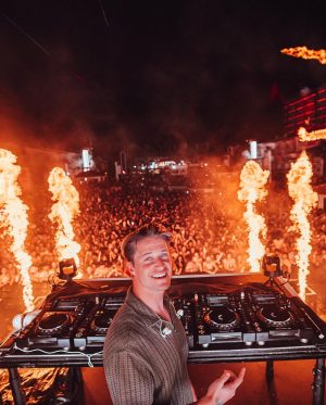 Kygo Instagram - Biggest Sunday party on the island 🌴