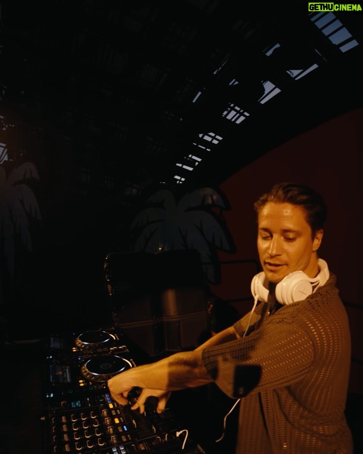 Kygo - 54.7K Likes - Biggest Sunday party on the island 🌴