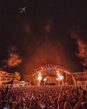 Kygo Instagram - Biggest Sunday party on the island 🌴