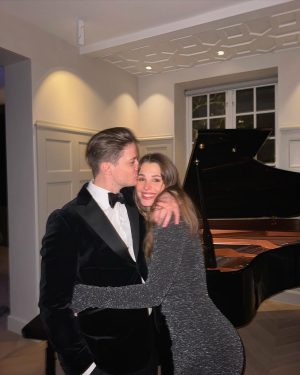 Kygo Instagram - Happy new year❤️🥳 can’t wait to share alot of new music with you guys this year🎶