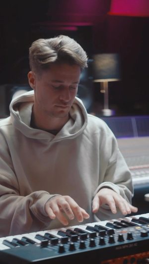 Kygo Instagram - Bringing back the tropical vibes 🌴