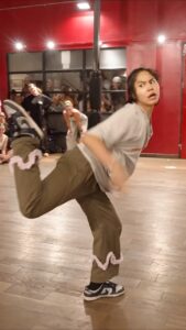 Kyle Hanagami Instagram - @seanlew crushing it in my Master Class in Los Angeles. Song: Vampire by @oliviarodrigo Full video on my @youtube!