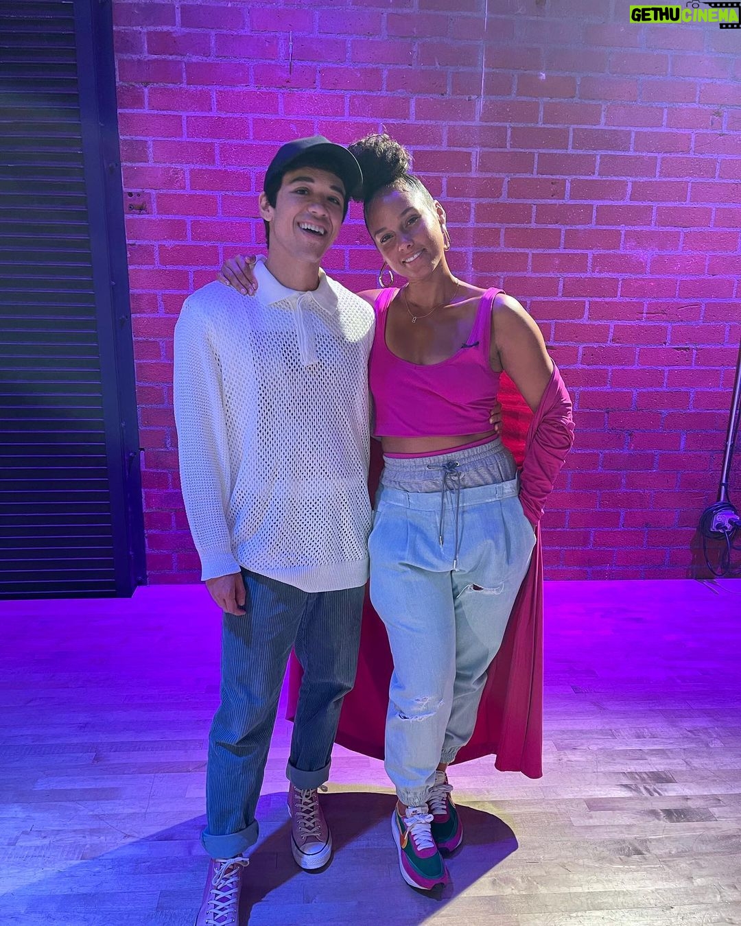 Kyle Hanagami Instagram - Good advice. Even better hugs. @aliciakeys ♥️ love u and congrats on your release. Honored to be a part of it.