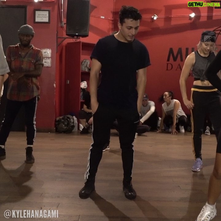 Kyle Hanagami Instagram - To be young and in love in New York City. | SWIPE LEFT My choreo to “I Like Me Better” by @lauvsongs. ❤️ Group 1: @ryanvettel Group 2: @tessabrooks @mayceesteele @elliepascuaa Group 3: @paulkarmiryan @alekzsamone @hailee_payne @ryanparma @matthewwhite541 @toricaro @jimmygenovesi Filmed by @riedmartin at @mdcdance Los Angeles, California
