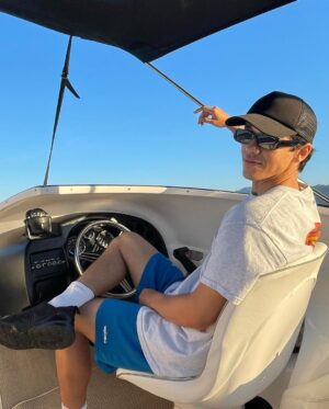 Kyle Hanagami Instagram - I’ve been working a lot lately and thinking about what success means to me. To be honest, my definition has changed over and over. When you think of success, do you define it as money, people, work, or something else?