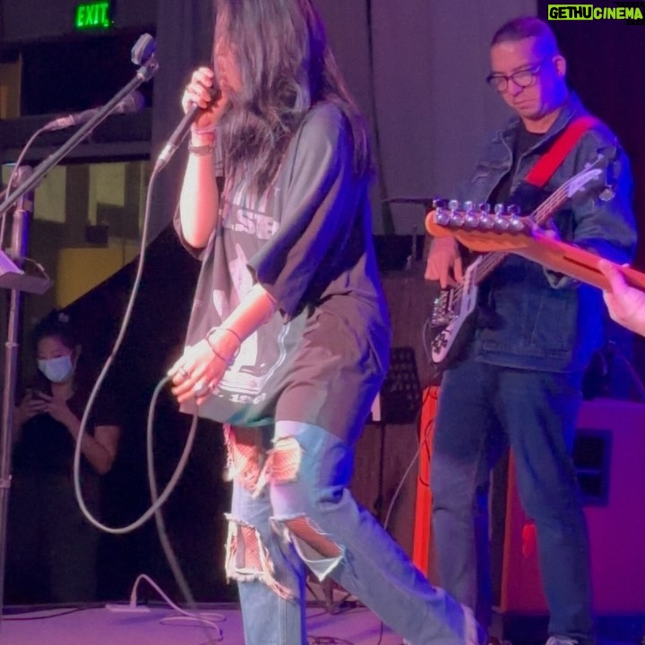 Kylie Padilla Instagram - EPIC NIGHT. Love you guys. 🤘🏼 para sayo to @denisemallabo thank you @hileramusic. More gigs paaaaa
