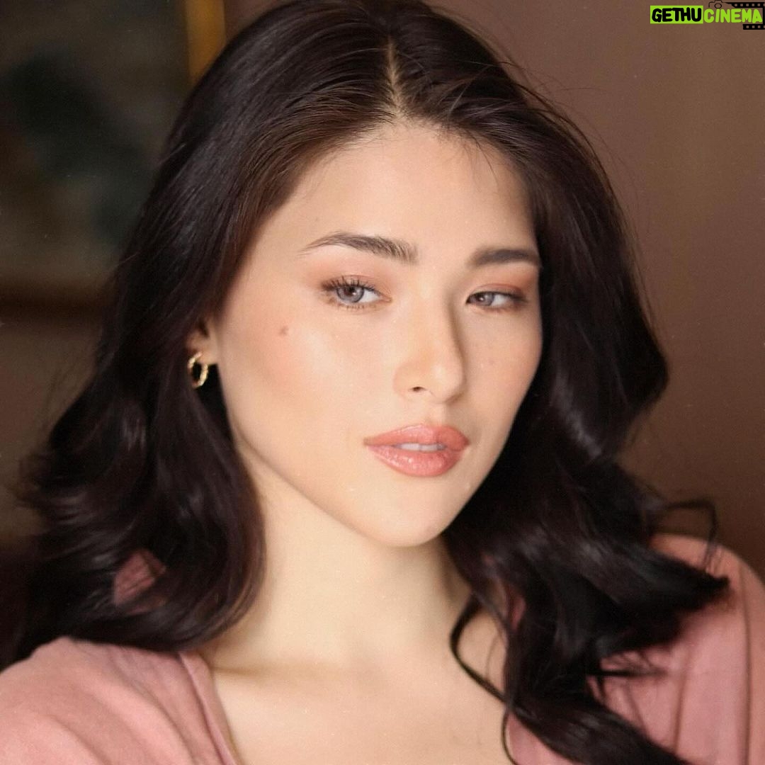 Kylie Padilla Instagram - 🌸 make up by @marvinfernandezmakeup Hair by @jobendinglasanhairstyles 🤍