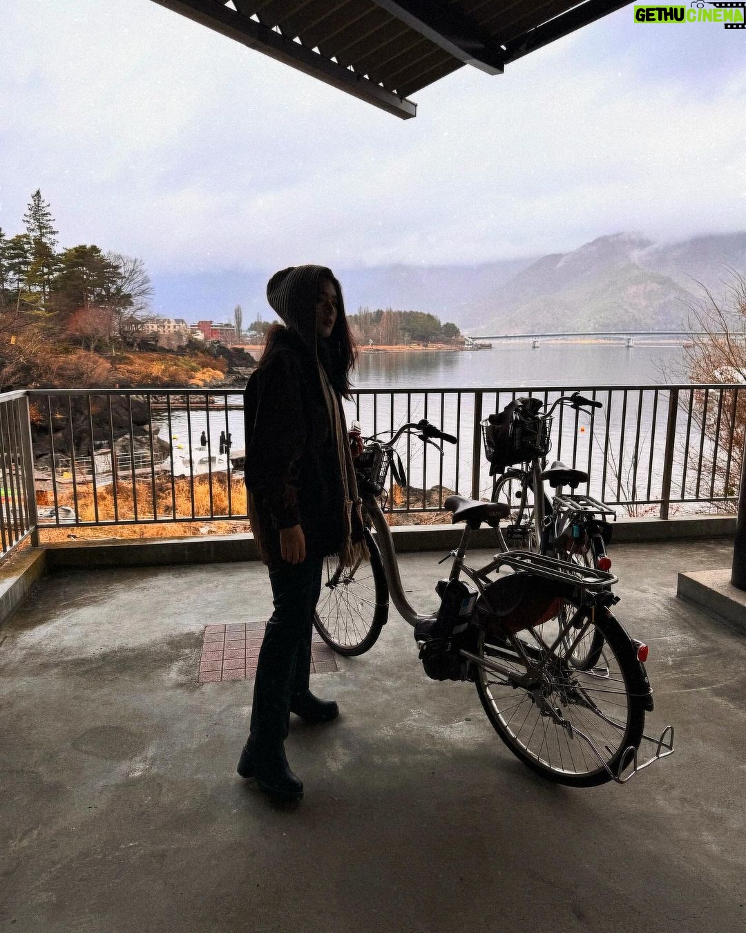 Kylie Padilla Instagram - Around rainy kawaguchiko with my ukay ukay jacket 👁️🗻🇯🇵🍂