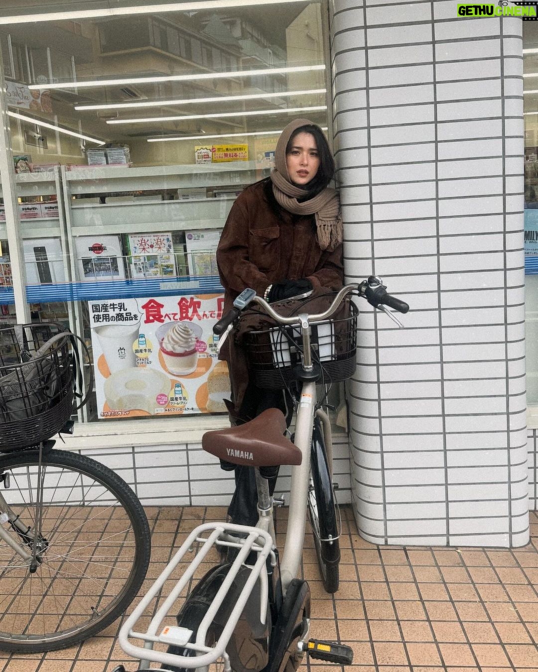 Kylie Padilla Instagram - Around rainy kawaguchiko with my ukay ukay jacket 👁️🗻🇯🇵🍂