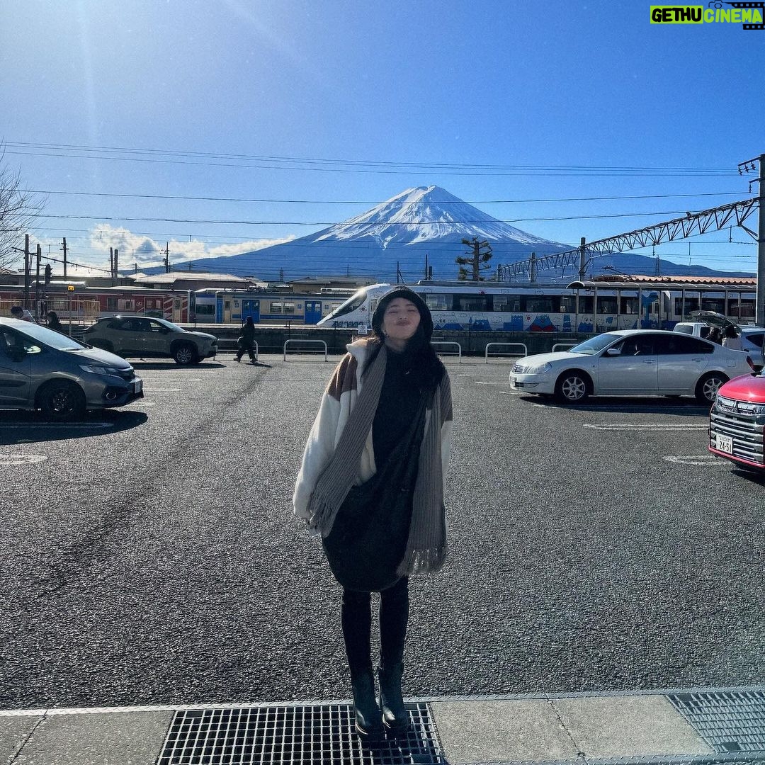 Kylie Padilla Instagram - My Fav OOTD so far in this 🗻 weather 🤍 and fuji was crystal clear this morning. Wow. 🗻👁️🇯🇵✨🌙