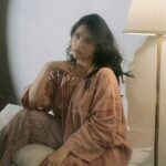 Kylie Padilla Instagram - “You can imitate the things they doing, but you can’t imitate the feel. You can’t imitate the vibe.” I forget who said this was it bob marley? Love these shots @hellodarling.ph 🤍 Make yo by @marvinfernandezmakeup Hair by @jobendinglasanhairstyles