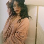 Kylie Padilla Instagram - When pictures become poetry. Shot by @hellodarling.ph Make up by @marvinfernandezmakeup Hair by @jobendinglasanhairstyles