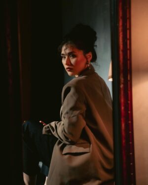 Kylie Padilla Instagram - “I tried to drown my sorrows but the bastards learned how to swim.” ― Frida Kahlo

I studied Frida’s life and well, she was not an artist. She was art.

Shot by @hellodarling.ph 
Make up by @marvinfernandezmakeup 
Hair by @jobendinglasanhairstyles