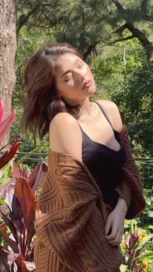 Kylie Padilla Instagram - No cap. I’ve never had bad hair in a looooong time! Well, I’ve got to thank @cheonsa.glow Cheonsa Collagen with Biotin pills for that. Yes, you can have luscious locks, too. Take Cheonsa Collagen with Biotin everyday for naturally healthy hair. Exclusively available at Watsons Philippines.