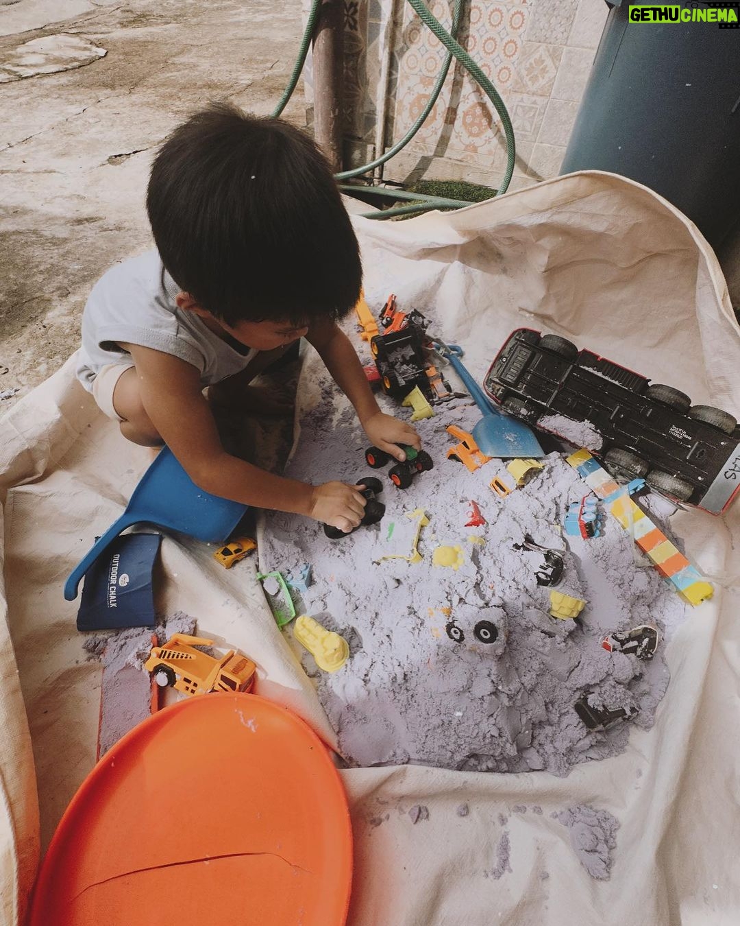 Kylie Padilla Instagram - ❤️🔥 just snippets from life that inspire me lately. • snippet of my shoot with @hellodarling.ph of me trying “love myself” lol • some quality time I spent with my son playing with his sand • my son reading to me (I’m so proud) • my fitting for sanggre hihi i was so kilig • chocolates from @cocolily.ae are sooooo good • my new fav christmas candle from @goodwickcandleph smells amazing • my new fav best friends squirtle and my @ogawa_ph massage chair 🤍🤍🤍