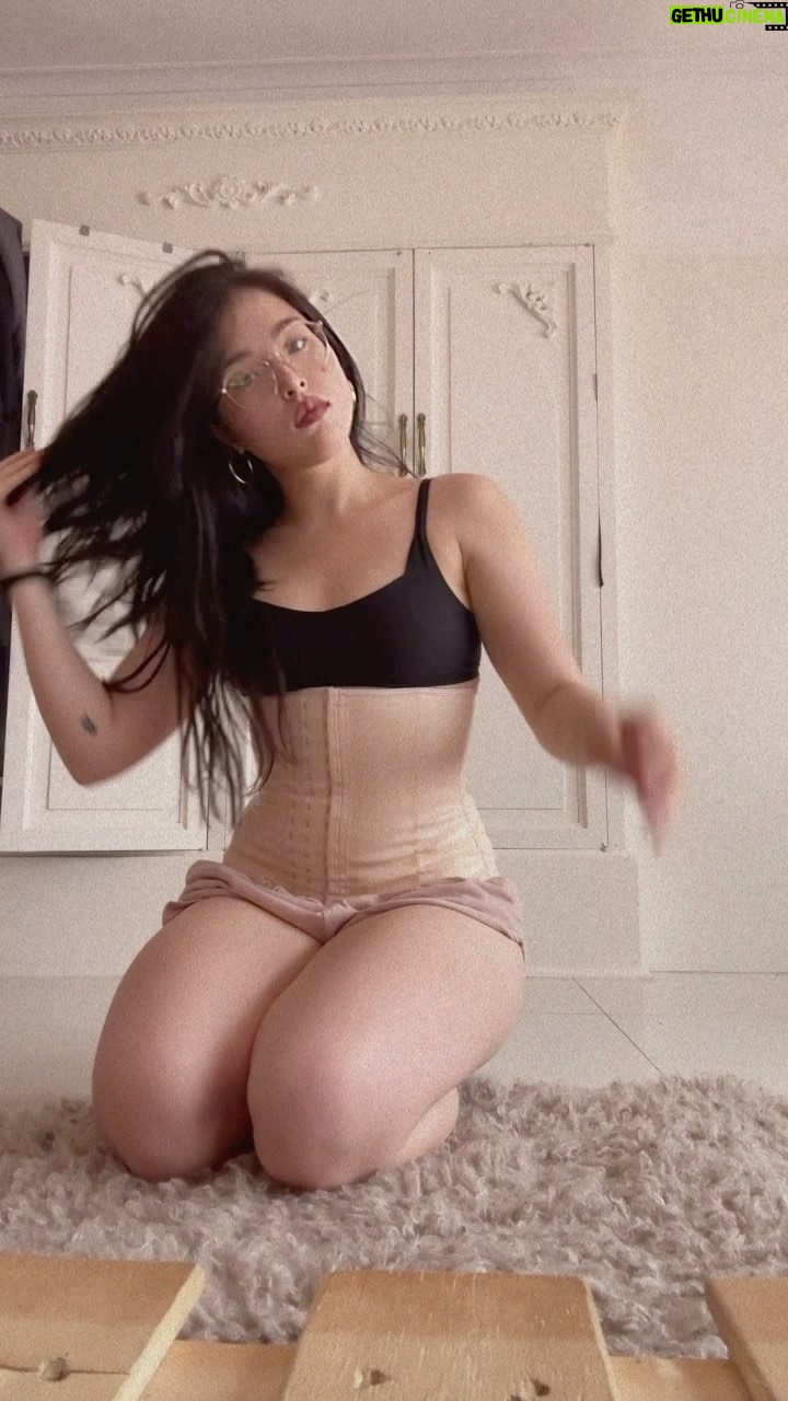 Kylie Padilla Instagram - Trying this slimming corset out. To be fair I sweat without even working out. I’m a mom of two, I need all the help I can get. @slimmingcorsetsph @theslimmingcorsetsph