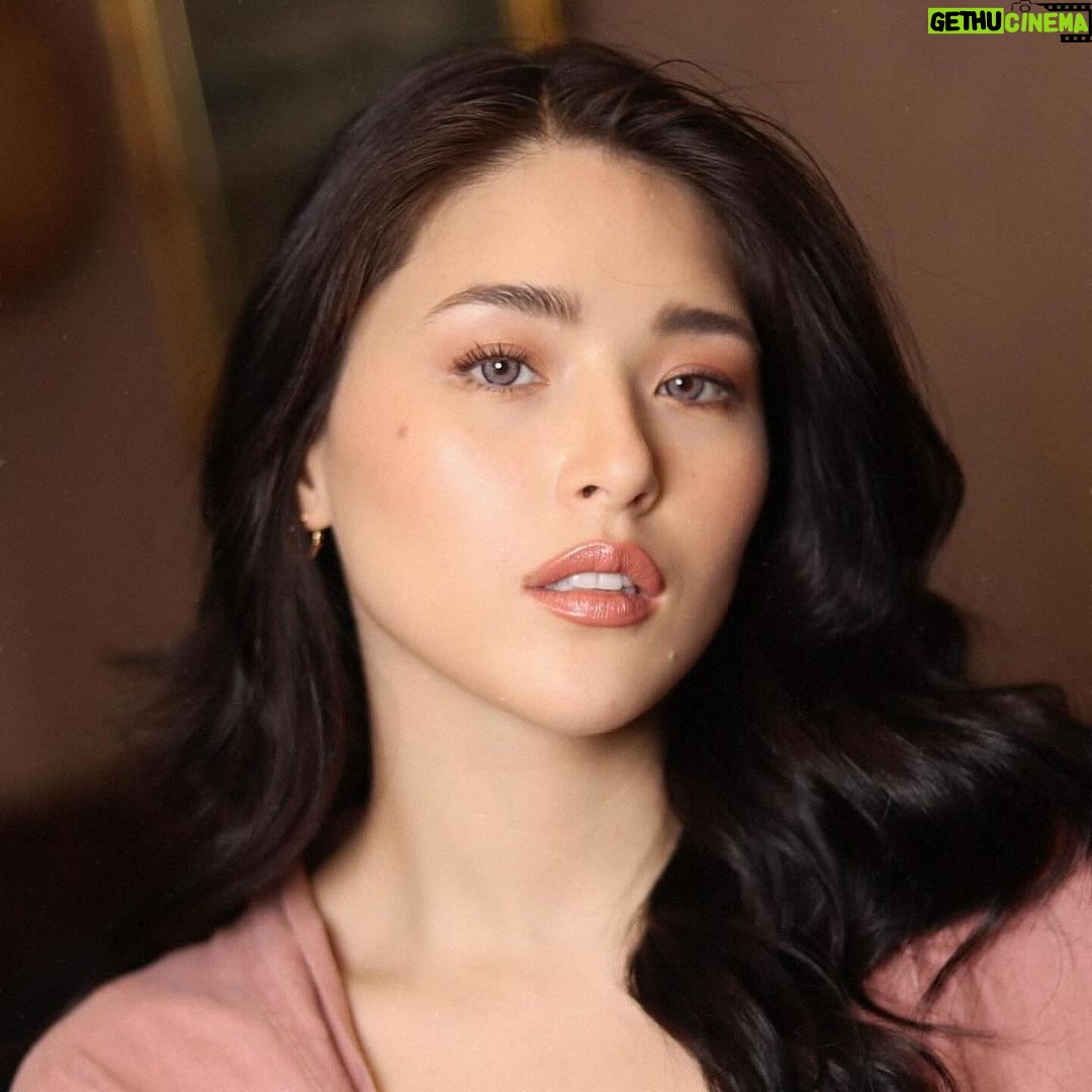 Kylie Padilla Instagram - 🌸 make up by @marvinfernandezmakeup Hair by @jobendinglasanhairstyles 🤍