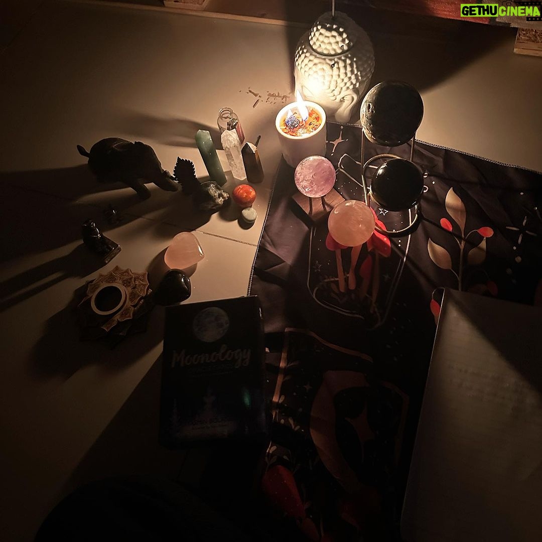 Kylie Padilla Instagram - Oh im feeling it. I have sage and my therapist’s number ready if it all gets to be too much UGH