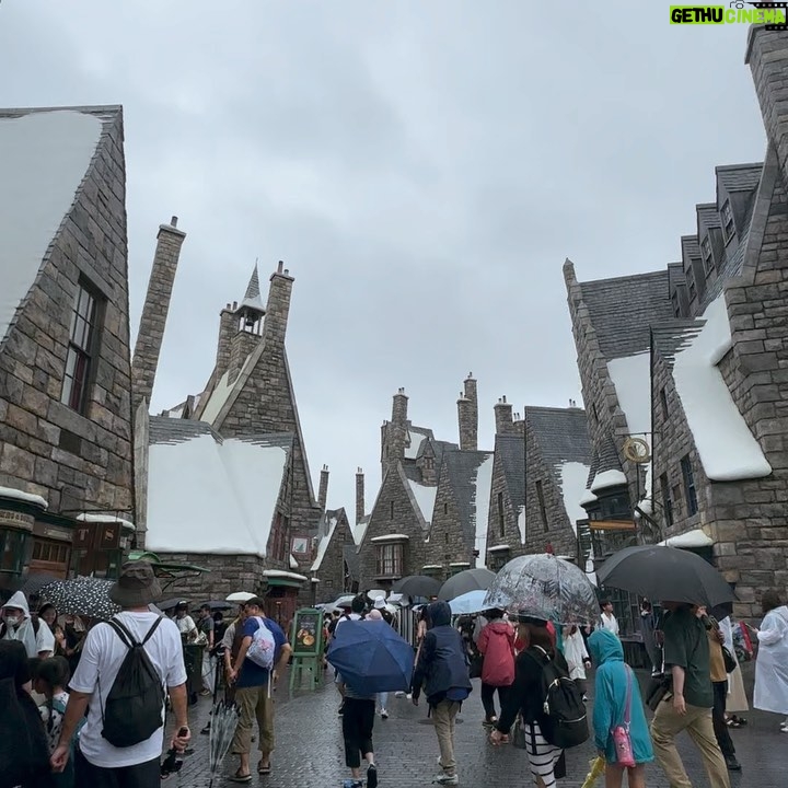 Kylie Padilla Instagram - Miss my school today. I remember when my classmates and I would take our brooms fly through the clouds and sneak into the shrieking shack. Lol 😂🔮 #hogwarts