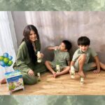 Kylie Padilla Instagram - 💚 Finally kids can go outside and play! It’s about time because my kids are gladiators! They need to let this energy out!!! And kampante ako because @dutchmilldelightph is packed with Probiotics + Prebiotic Fibers for STRONG IMMUNITY and GOOD DIGESTION 🛡️ Do you also give Dutch Mill Delight to your kids, Mommies? 😊 #DutchMillDelight #DelightfullyGood #ImmuniTWO @dutchmilldelightph @brandbuzz_ph
