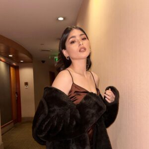 Kylie Padilla Instagram - Nag dala ako ng kumot kasi malamig sa MOA arena guys.