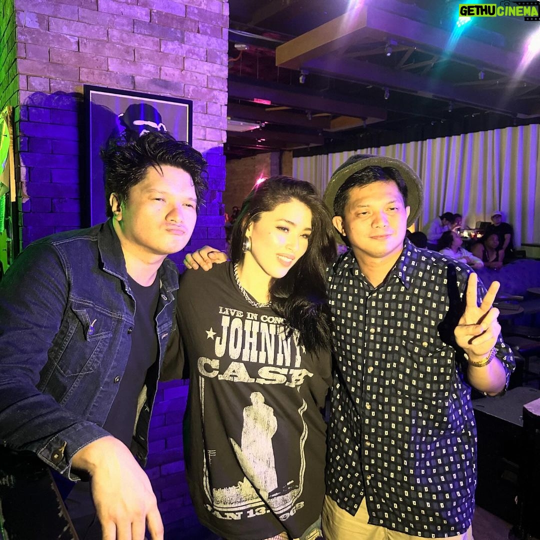 Kylie Padilla Instagram - EPIC NIGHT. Love you guys. 🤘🏼 para sayo to @denisemallabo thank you @hileramusic. More gigs paaaaa