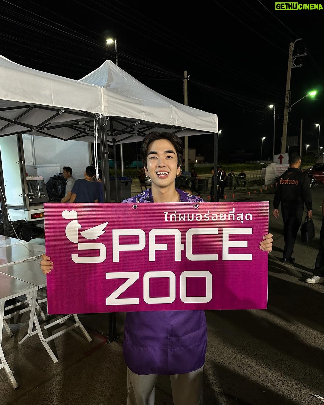 Kyutae Sim Instagram - แจกไก่1000ถ้วย @spacezoo_thailand SaveoneGo