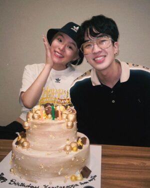 Kyutae Sim Instagram - มีคนเอาเค้กมาให้🥰